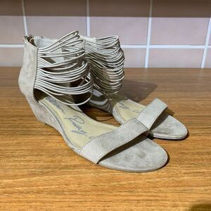 American Rag Strappy Suede Wedge Sandals Boho Fringe Tassel Ankle Zip Womens 9.5